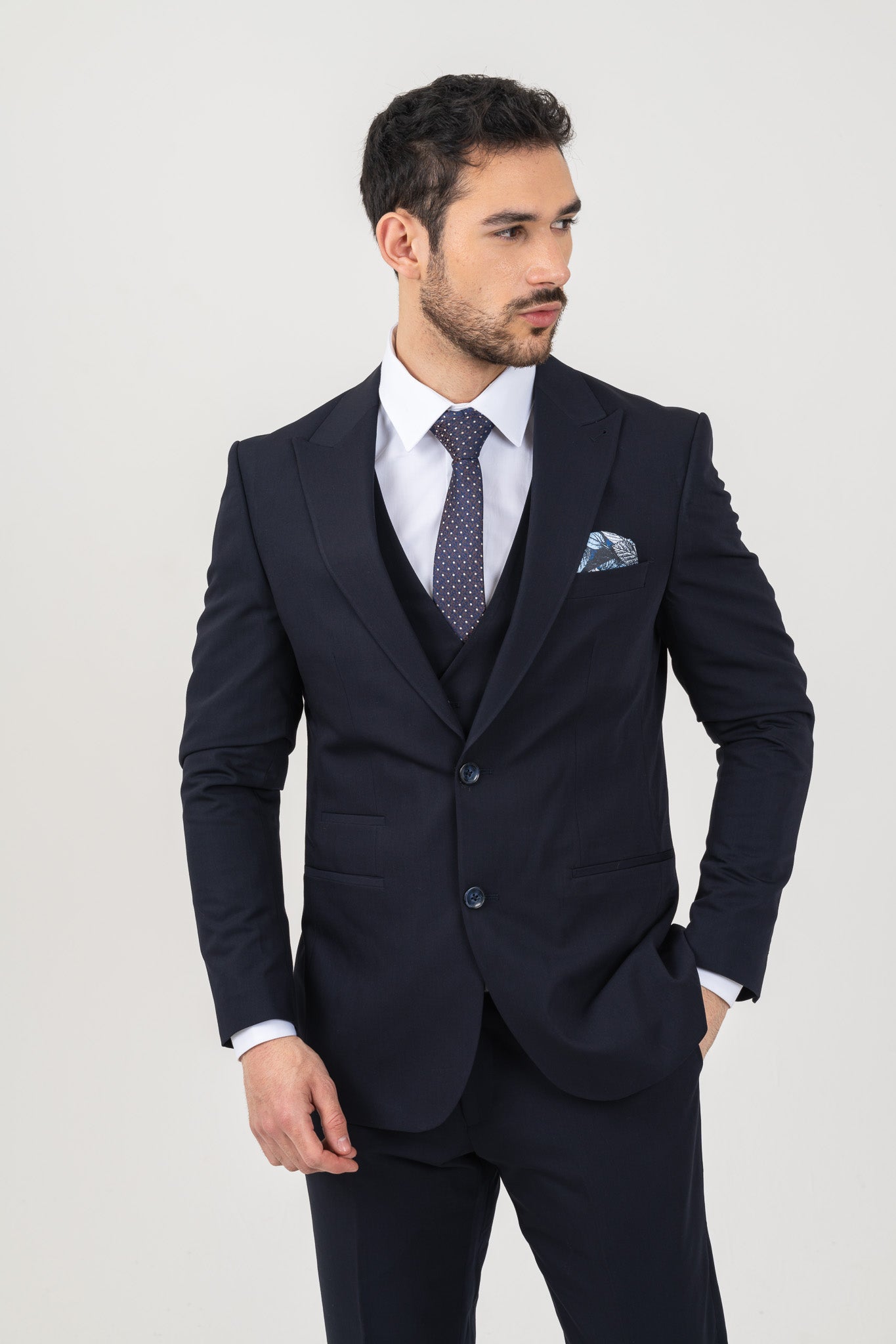 Men's Classic Navy Suit Featuring Italian Slim Cut