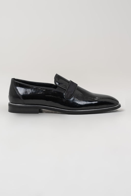 Timeless Loafers for Men, Ideal for Casual Chic and Relaxed Formal Events.