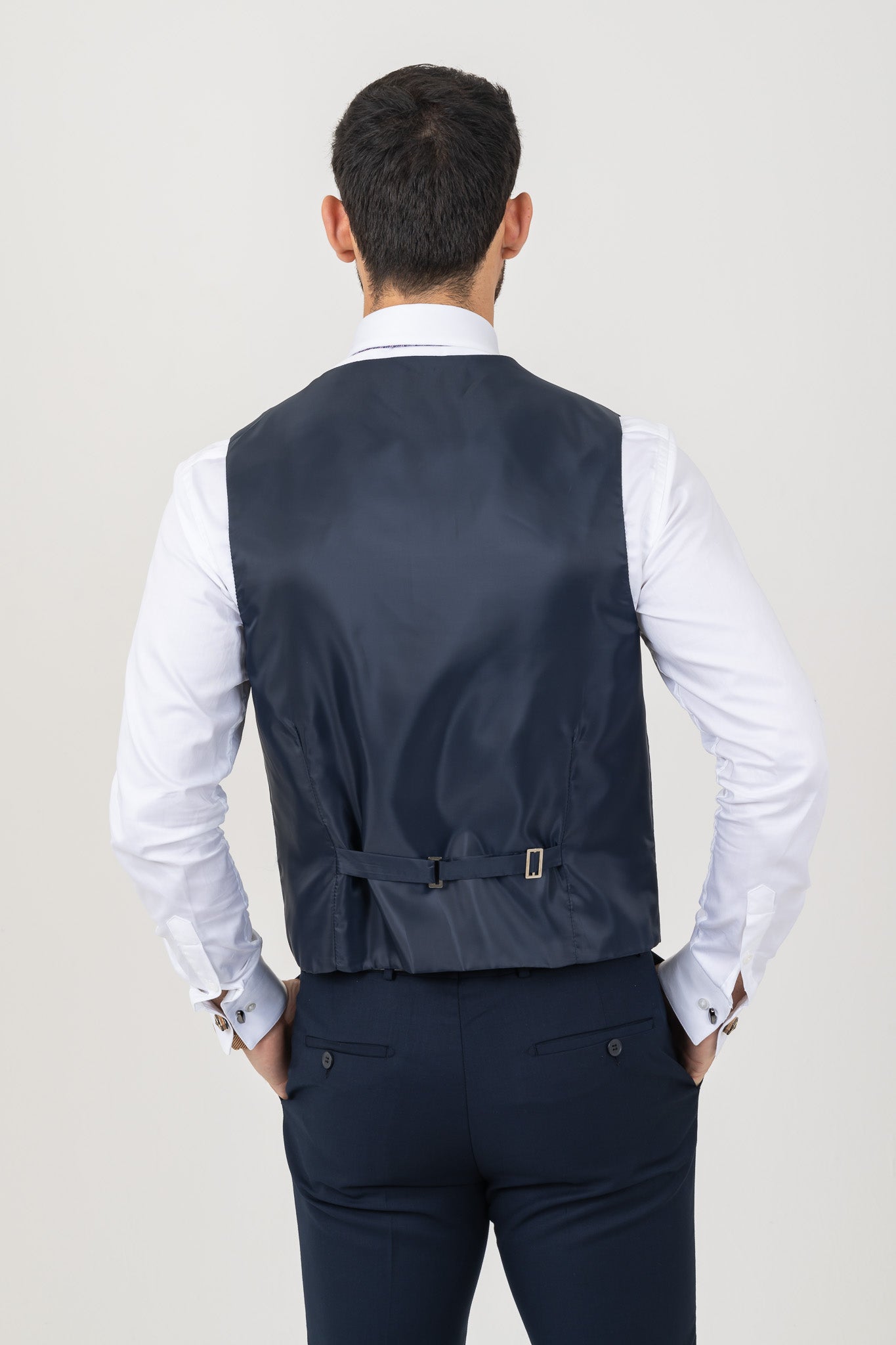 Elegant Navy 3 Piece Suit Featuring Classic Fit