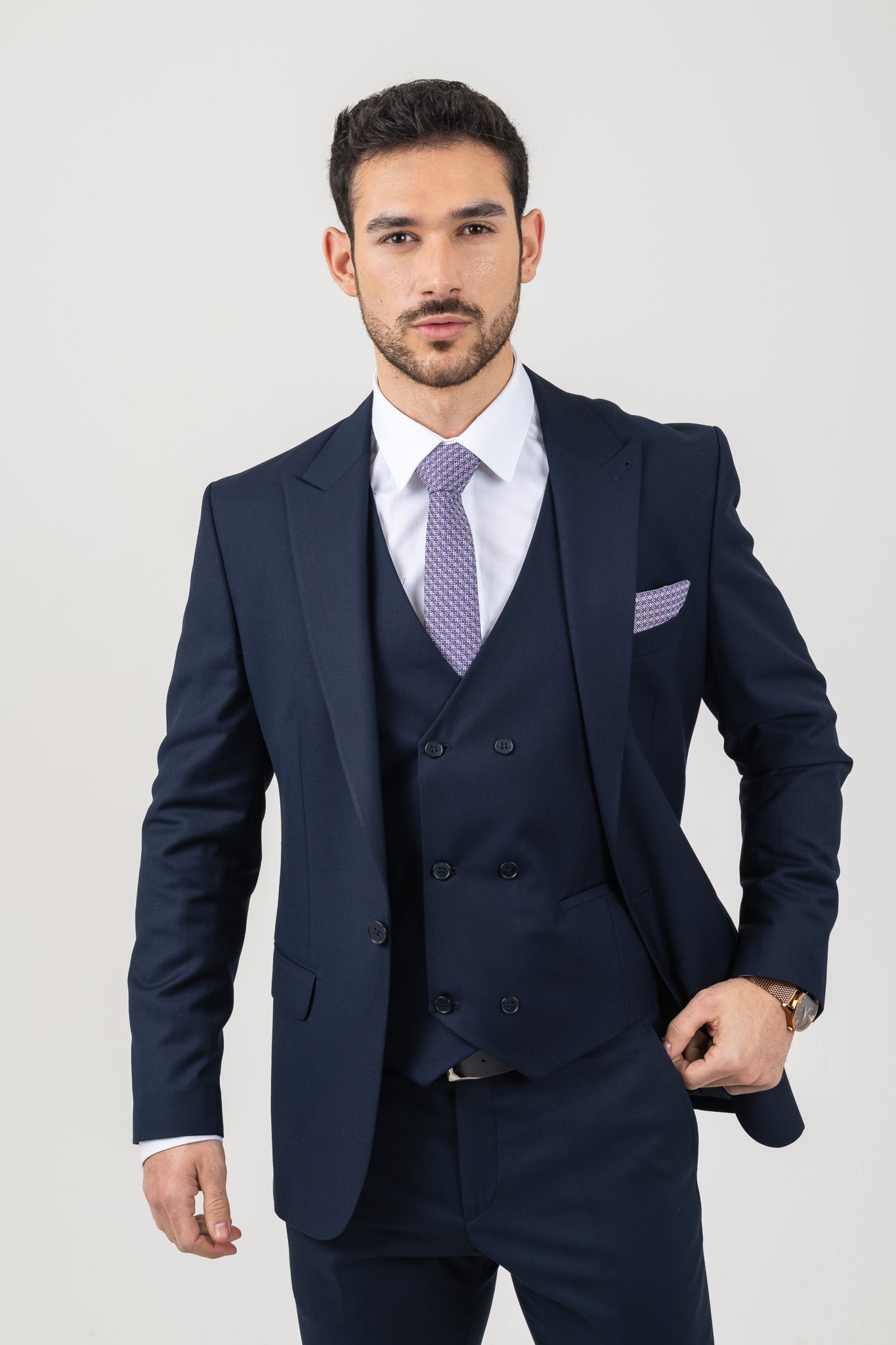 Men's Navy Suit Featuring Slim Cut for Special Occasions