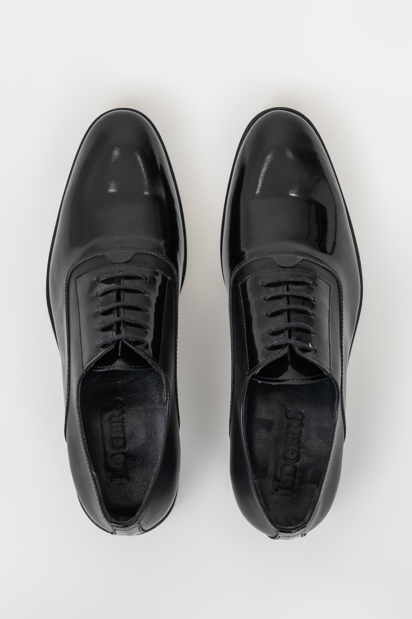 Luxury Dress Shoes for Men, Merging Traditional Elegance with Modern Sophistication.
