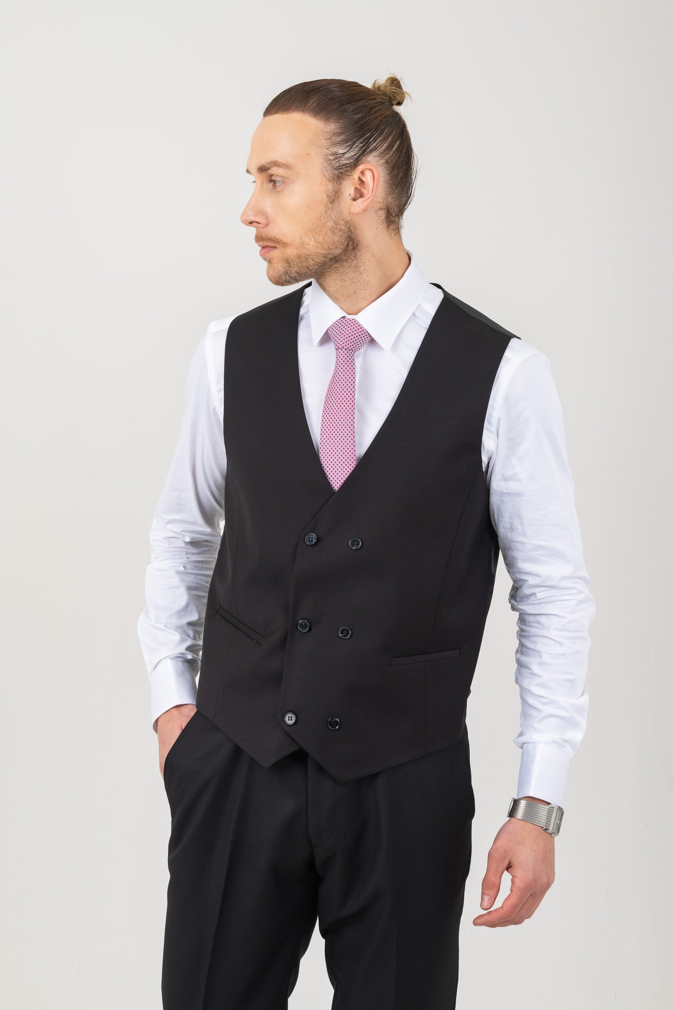Highly versatile waist coat which can be paired with all colour suits.