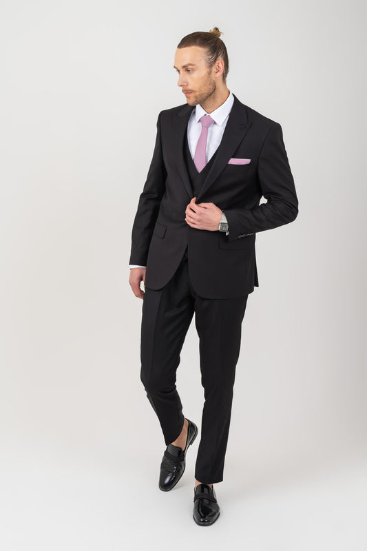 Stylish single-button suit in full black, perfect for formal occasions or business meetings.