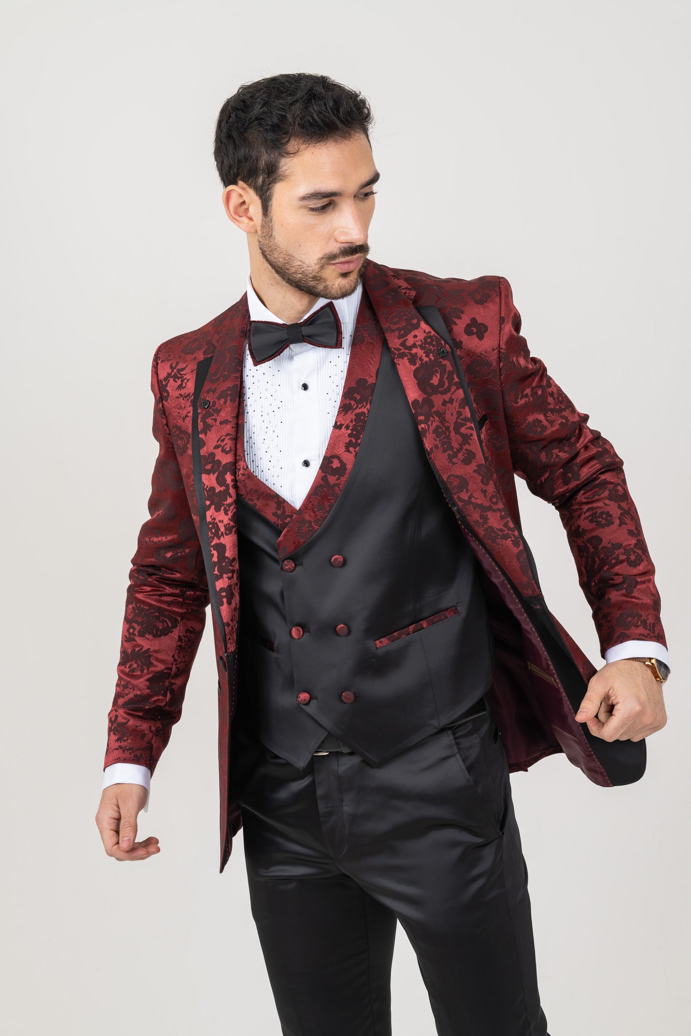 Complete burgundy 4 piece suit with stretchable fabric and Italian cut