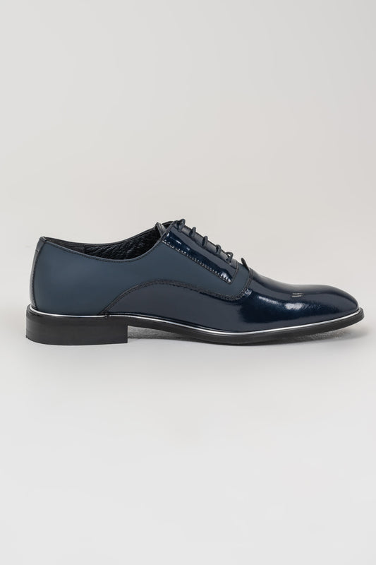 Classic Navy Shoes Designed for Weddings, Adding Elegance to Men's Formal Wear.