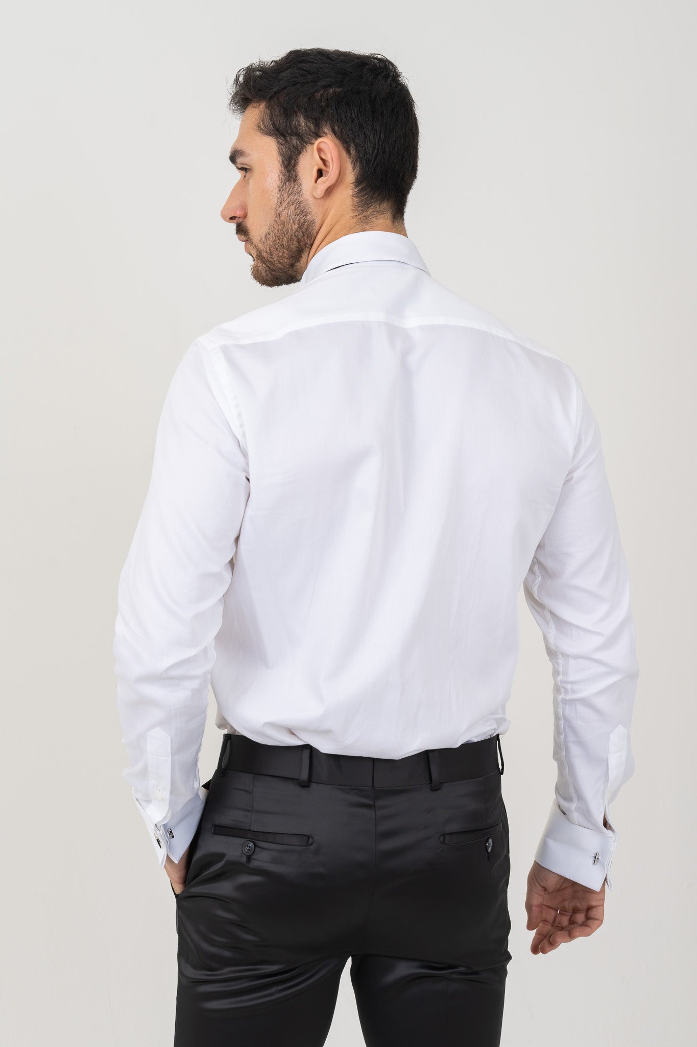 Classic Formal Shirt for Men, Ideal for Business Meetings and Special Occasions.