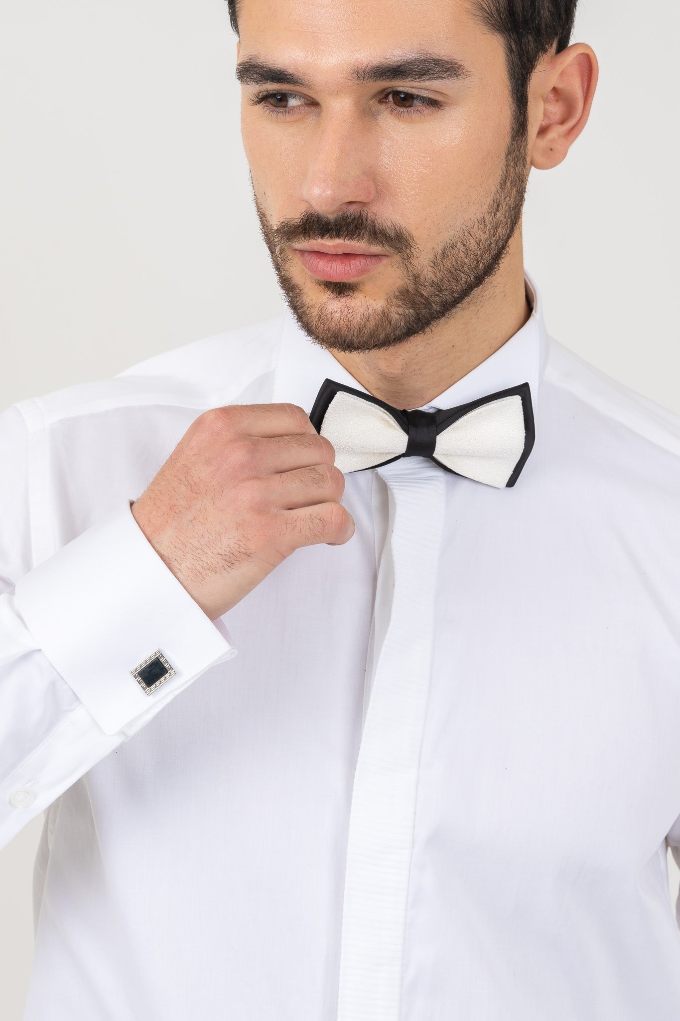 Stylish Wing Collar Shirt for Formal Attire, Ideal for Black-Tie Events and Tuxedos.