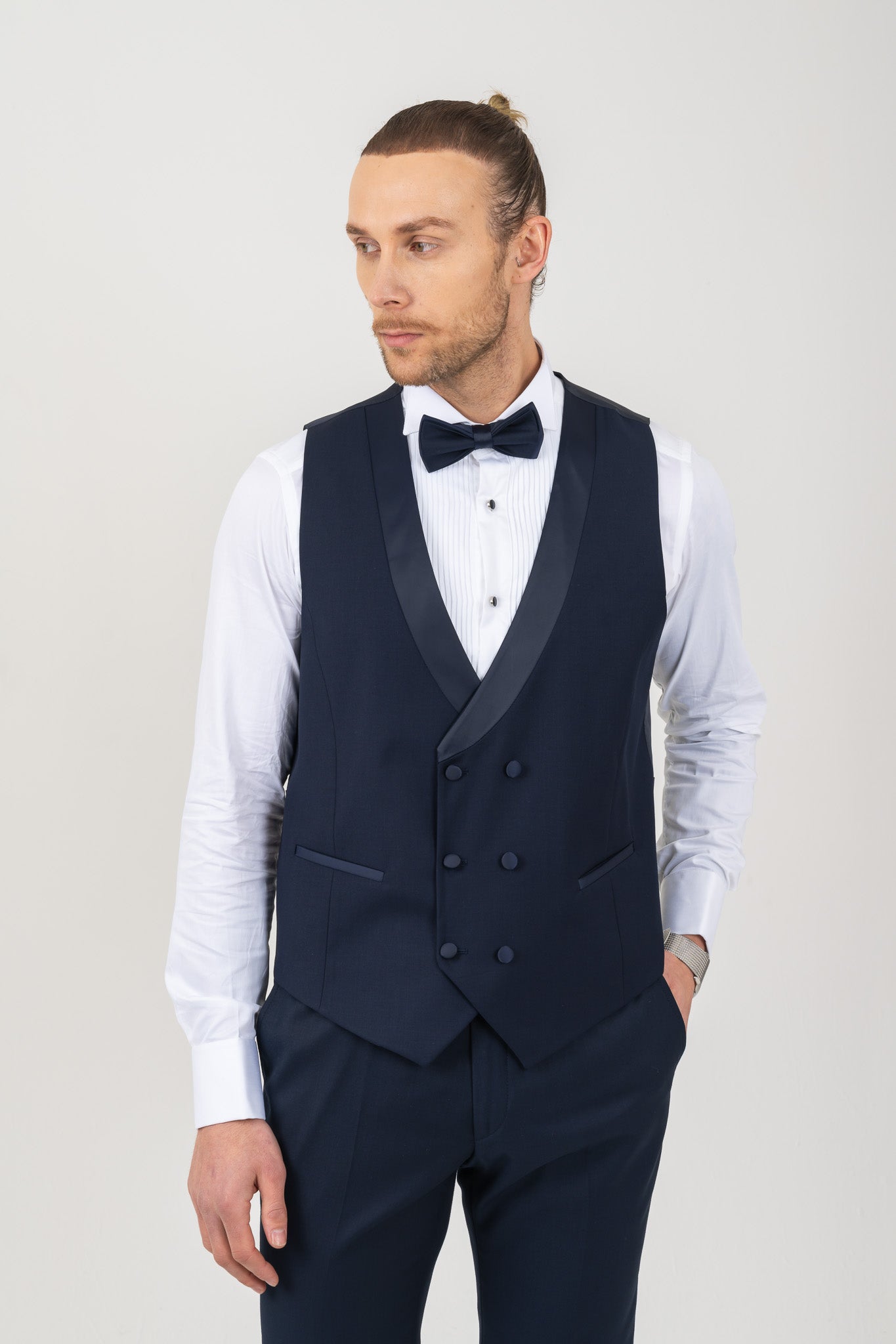 Men's Tuxedo Featuring a Wide Peak Lapel in a Classic Italian Cut