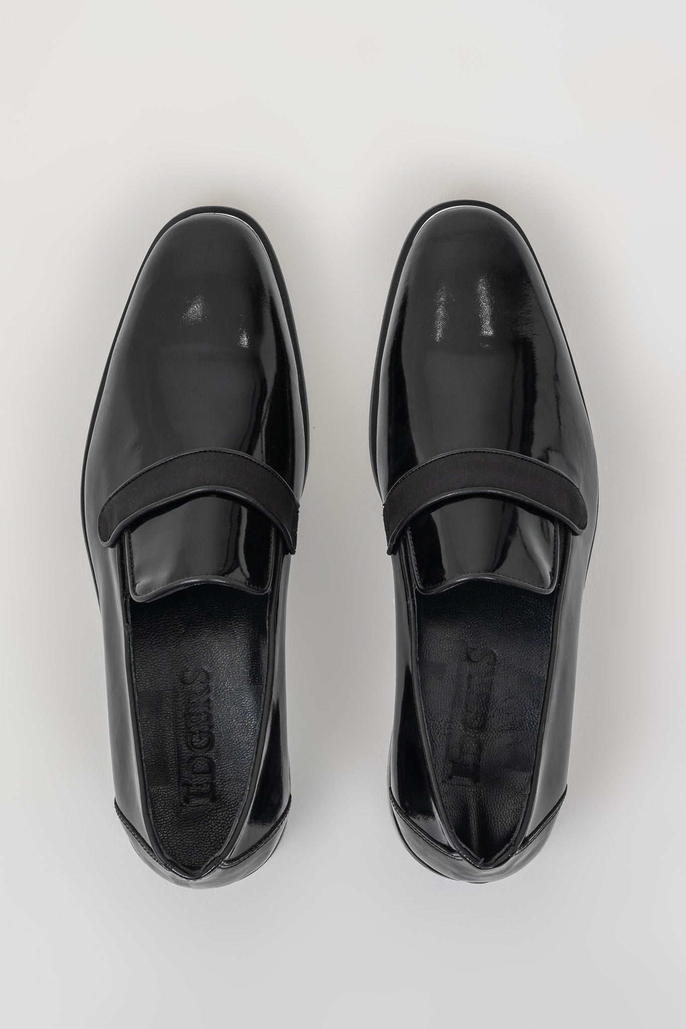 Exceptional Craftsmanship in Men's Dress Shoes for the Discerning Gentleman.