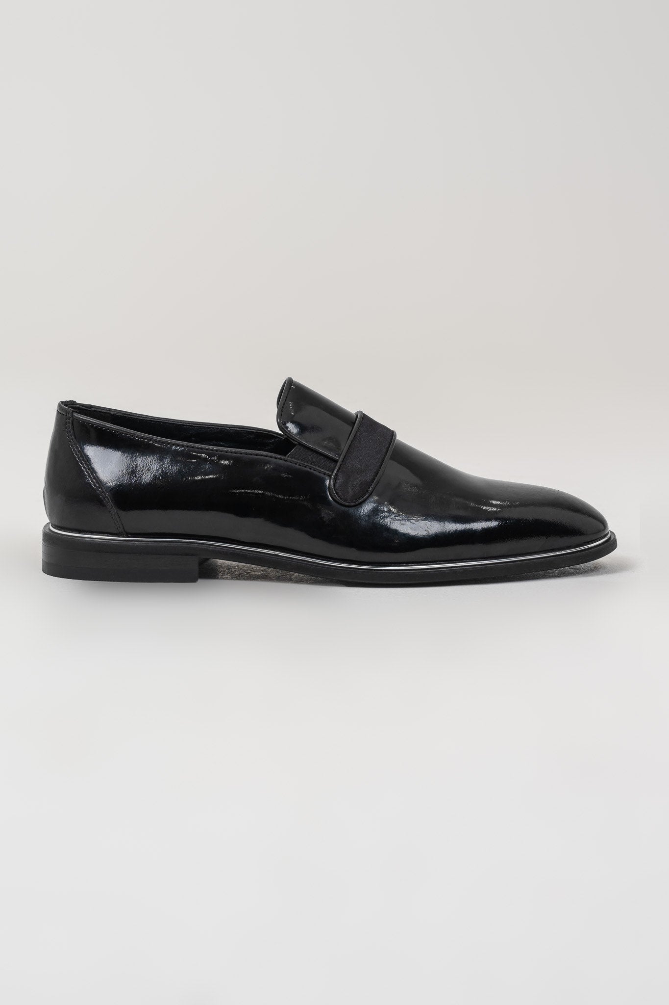 Timeless Loafers for Men, Ideal for Casual Chic and Relaxed Formal Events.