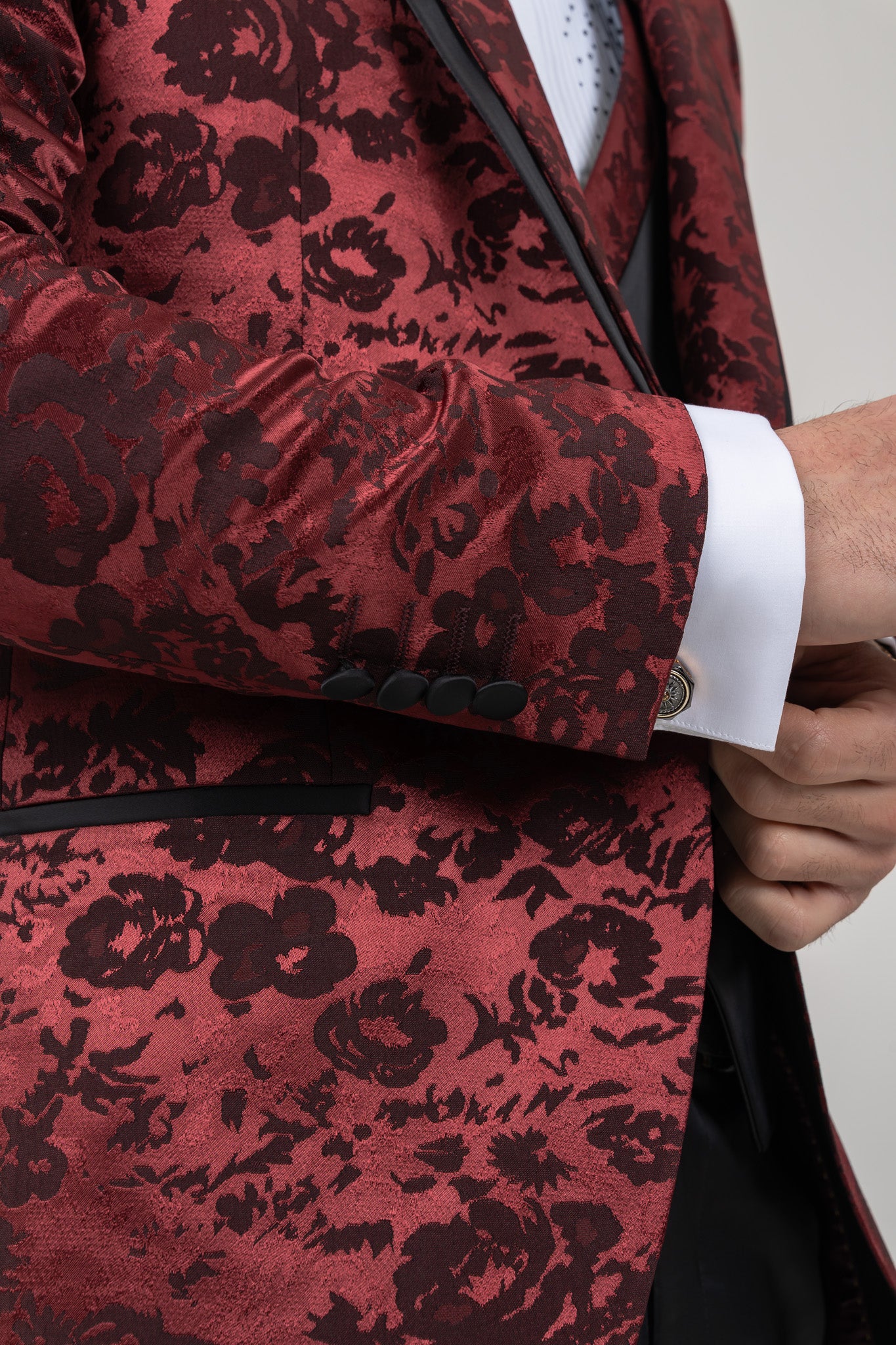 Men's suit made from comfortable stretchable fabric