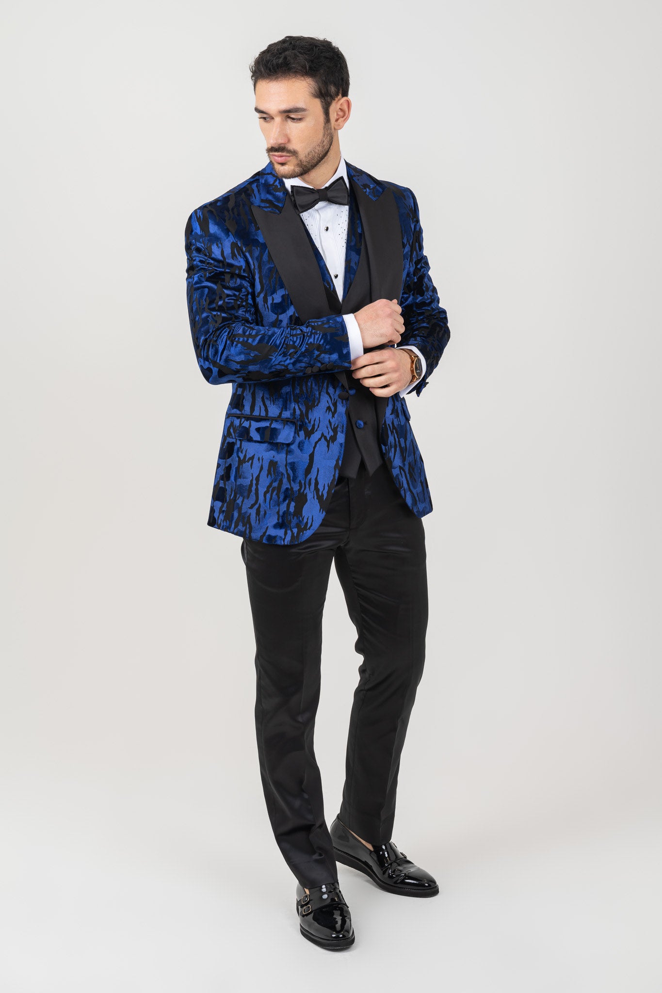 Men's blue paisley velvet suit featuring a luxurious design