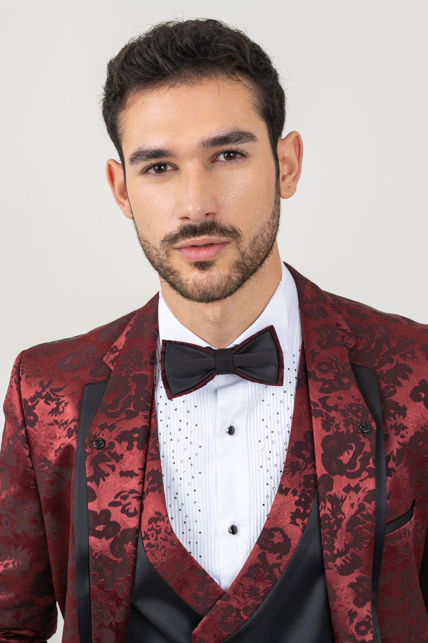 Men's suit with a removable top lapel