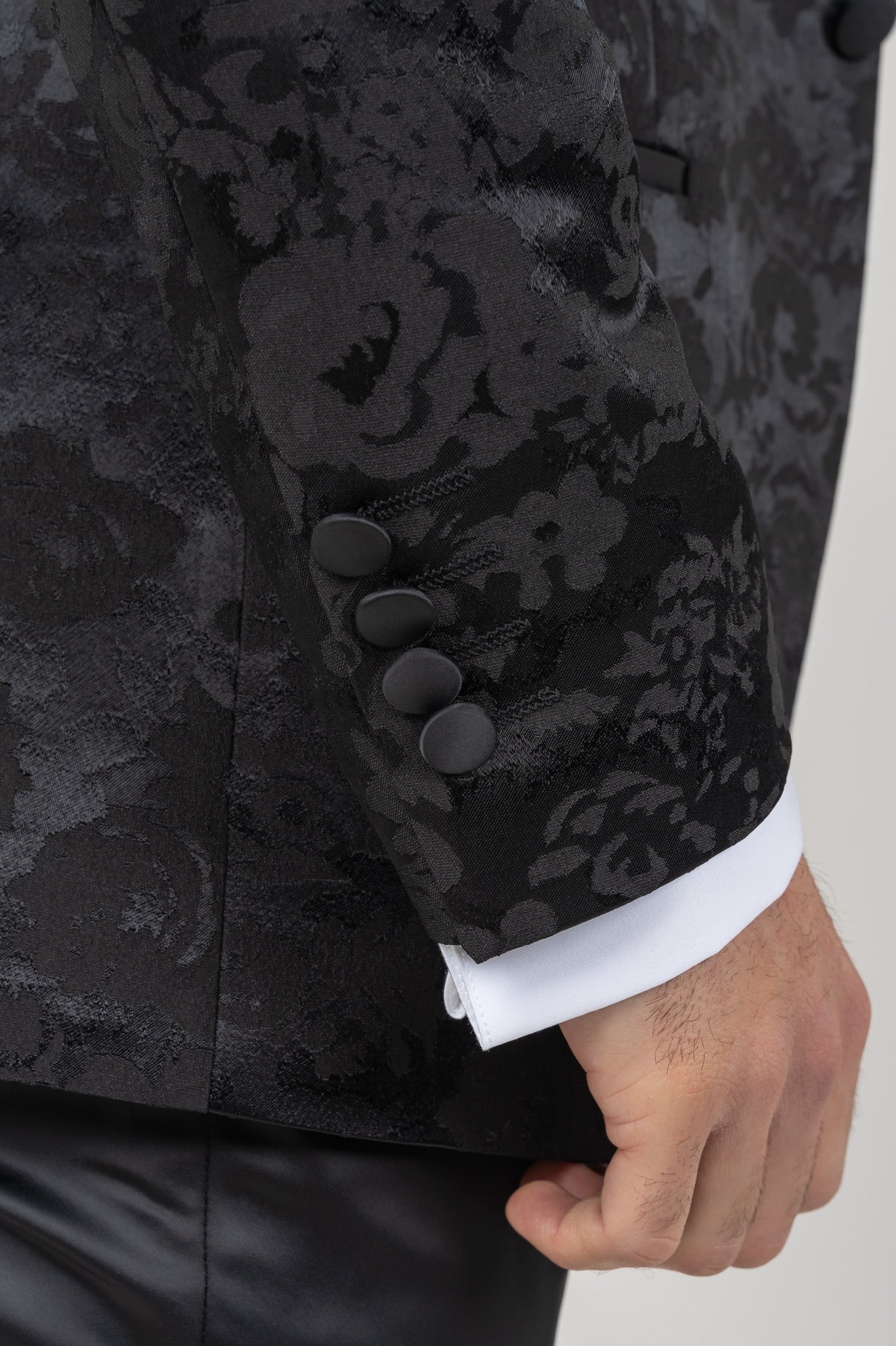  4 piece suit with stretchable fabric and Italian cut