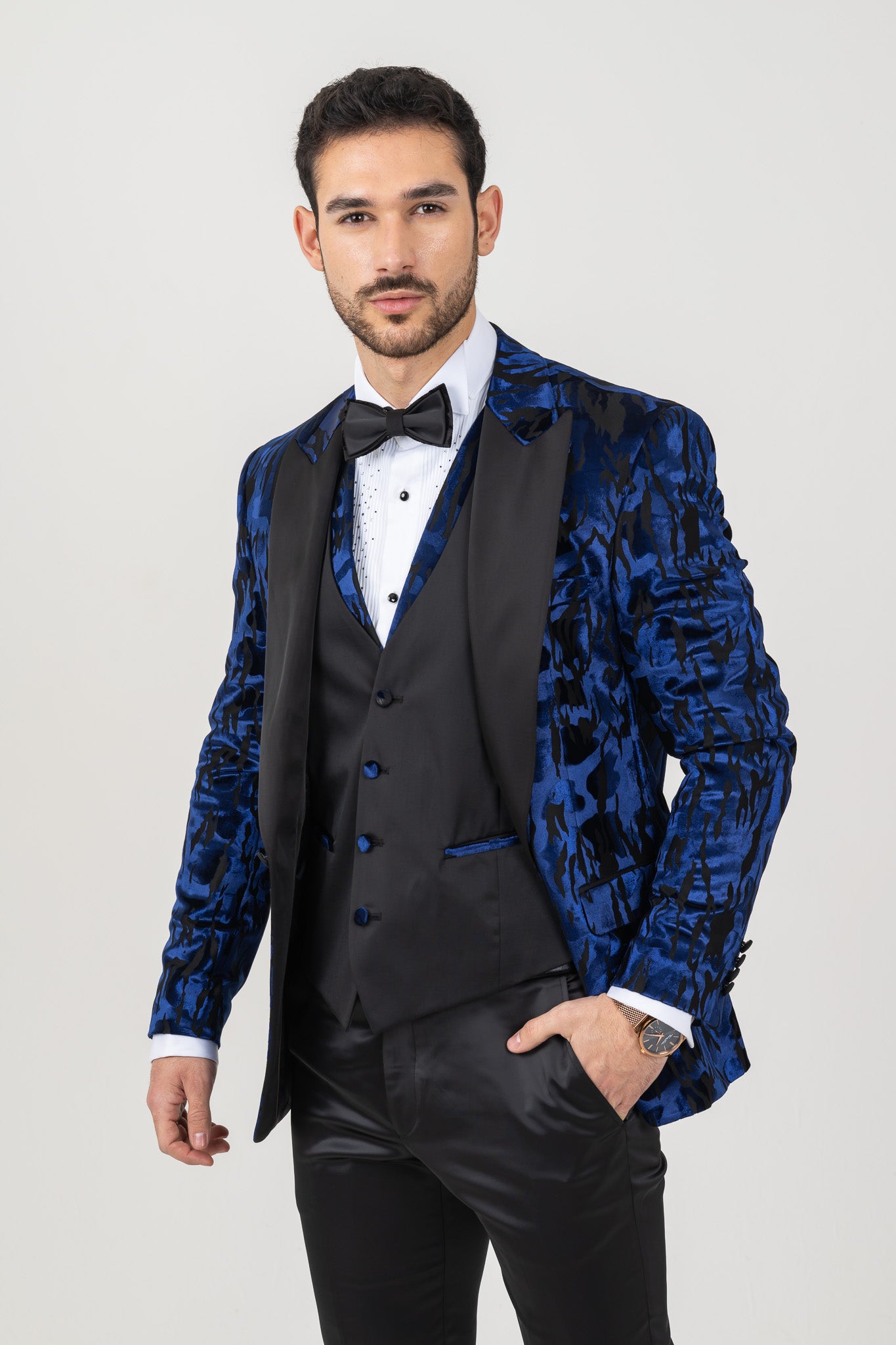Satin infused in printed paisley suit 