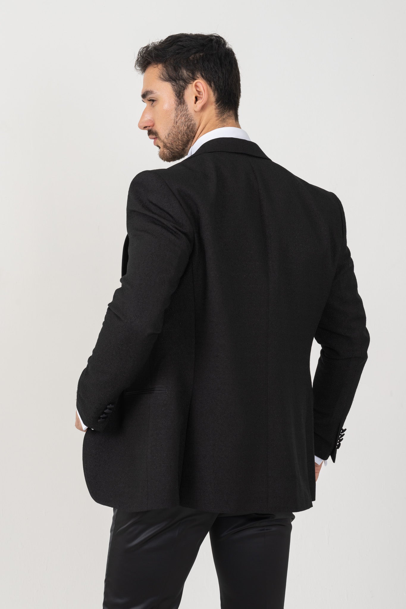 Complete 4 Piece Tuxedo with Black Patterned Shinny Jacket.