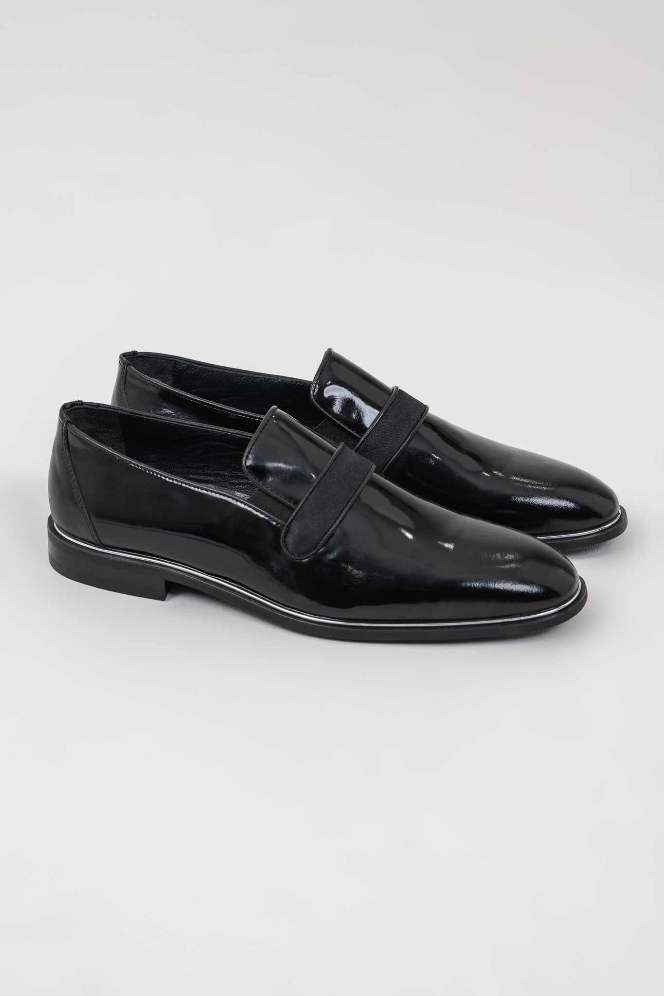 Premium Formal Leather Shoes for Men, Combining Comfort with Style.