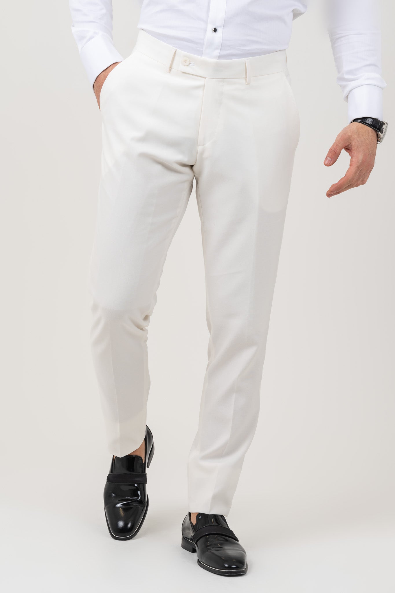 Elegant prom night pants with a fashionable touch, ideal for a stylish and memorable night.