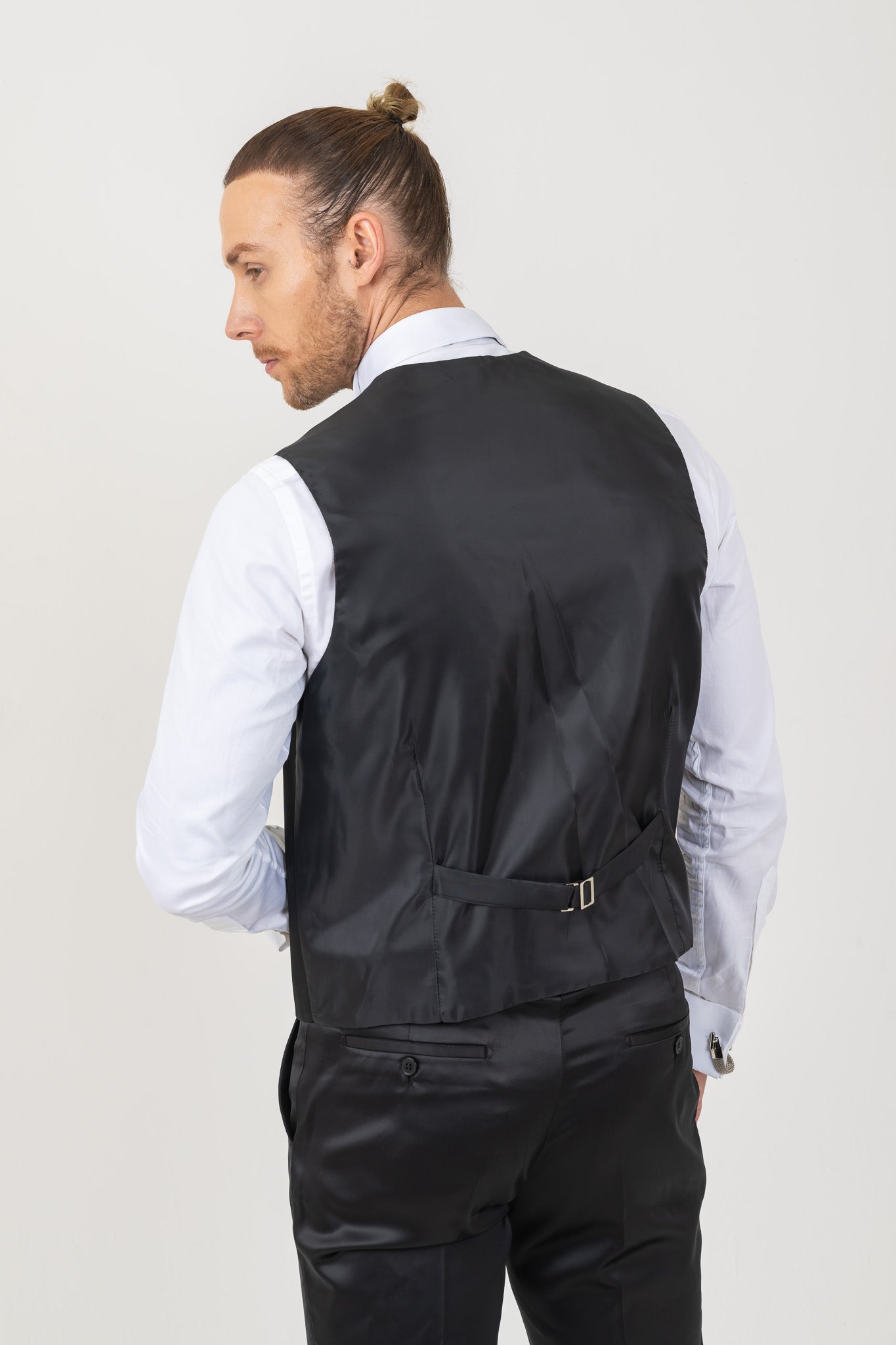 Slim fit unique tuxedo suit featuring an Italian cut